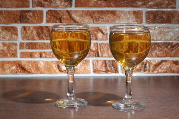 Bicchiere da vino e parete — Foto Stock