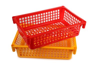 sepet beyaz zemin üzerine