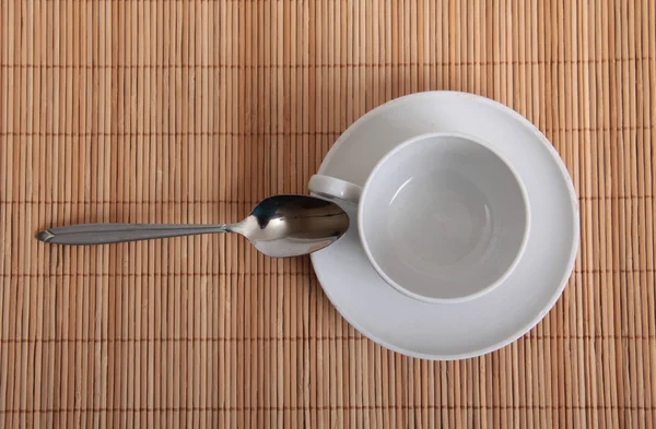 Caffè e tazza sul tavolo — Foto Stock