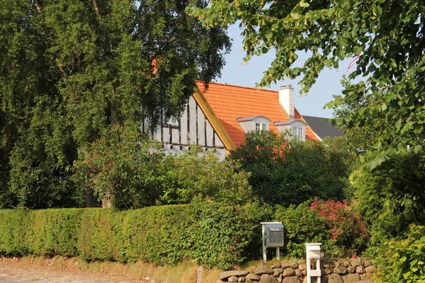 Retro-Heim im Sommer — Stockfoto