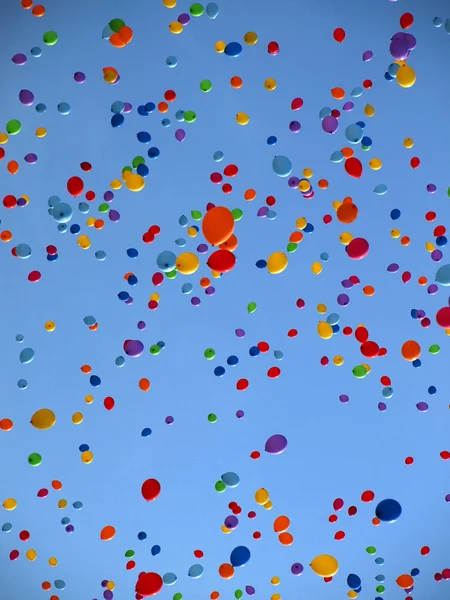 气球天空背景μπαλόνι φόντο του ουρανού — 图库照片