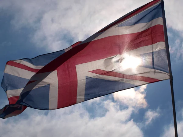 Drapeau et nuages britanniques — Photo