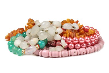 Beyaz altı yapılmış takı