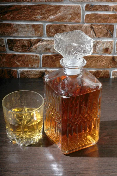 Vidrio de whisky y pared dos — Foto de Stock