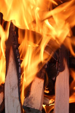 Karanlık üç yangın