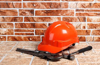 Kask ve araçlar iki