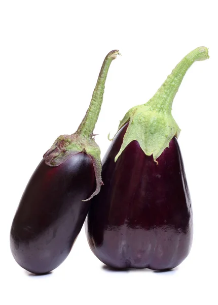 Aubergine auf weißem Hintergrund zwei — Stockfoto