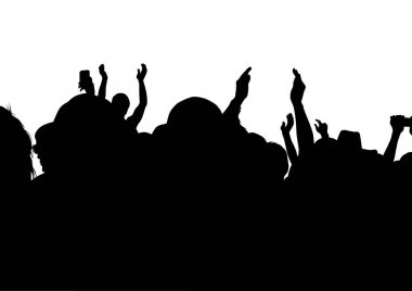 Beyaz zemin üzerinde bir konserde kalabalık