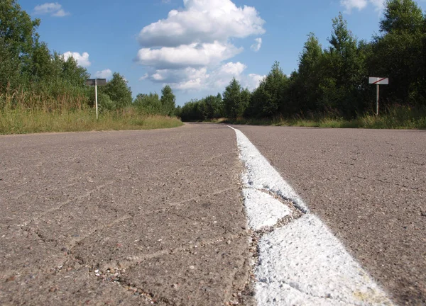 Позначення Дороги Над Лісом Сільській Місцевості — стокове фото