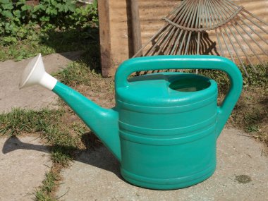 Tarım için çok renkli plastik sulama tenekeleri       