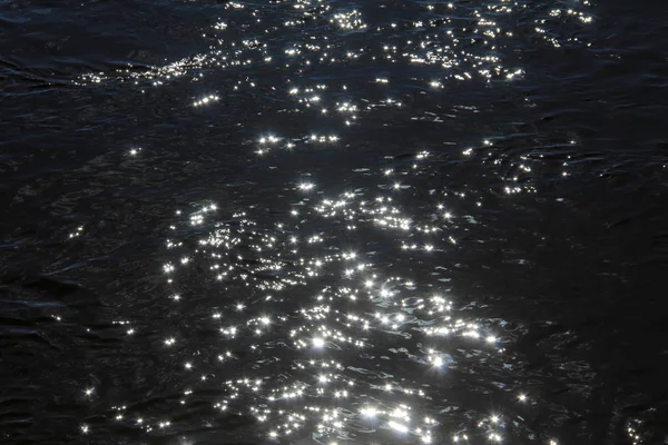 Superficie Brillante Del Agua Luz Del Sol —  Fotos de Stock