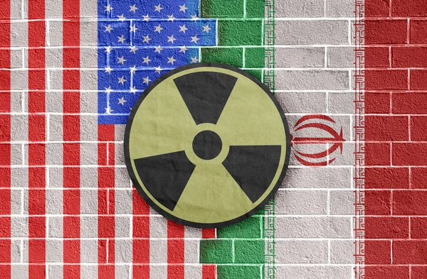 Bandeiras Iranianas Americanas Sinal Radiação Imagem Conflito Médio Oriente — Fotografia de Stock