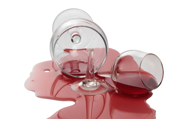 红葡萄酒破碎的杯子 白色背景上的孤立物体 — 图库照片