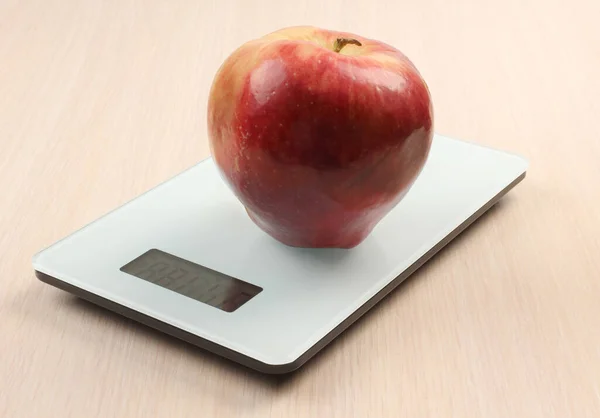 Big Red Apple Kitchen Scale Wooden Table — Stock Photo, Image