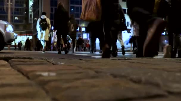 Steinpflaster Vor Der Straße Der Nacht Auf Der Autos Unschärfe — Stockvideo