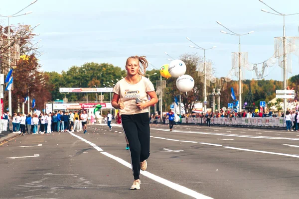 15 september 2018 Minsk Vitryssland Halvmaraton Minsk 2019 Springa i staden — Stockfoto
