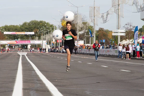 Septiembre 15, 2018 Minsk Bielorrusia Media Maratón Minsk 2019 Correr en la ciudad —  Fotos de Stock