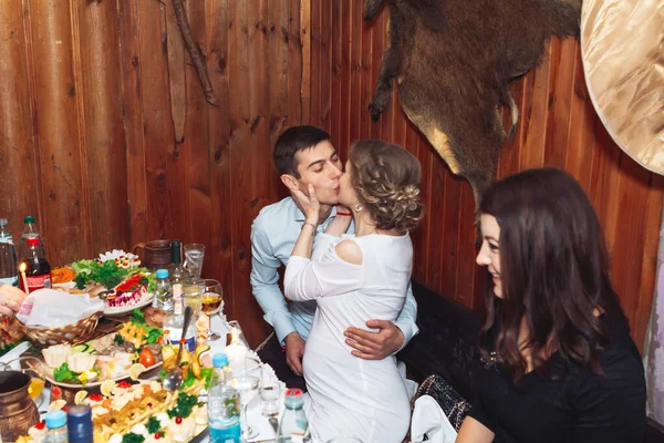 1 de diciembre de 2018 Minsk Bielorrusia Ceremonia de boda en el restaurante Country Style — Foto de Stock