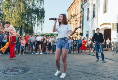 4 Ağustos 2018 Minsk Belarus Caddesi Şenlikleri