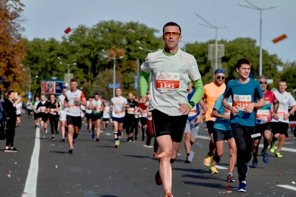 Setembro 15, 2018 Minsk Belarus Meia Maratona Minsk 2019 Correndo na cidade — Fotografia de Stock