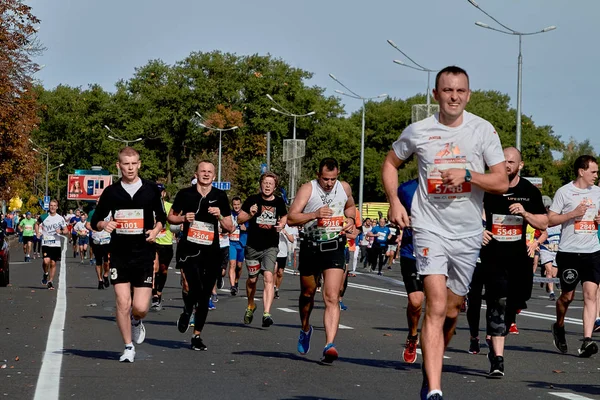 Septiembre 15, 2019 Minsk Bielorrusia Media Maratón Minsk 2019 Correr en la ciudad — Foto de Stock