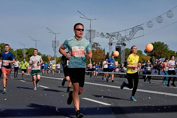 Setembro 15, 2018 Minsk Belarus Meia Maratona Minsk 2019 Correndo na cidade — Fotografia de Stock