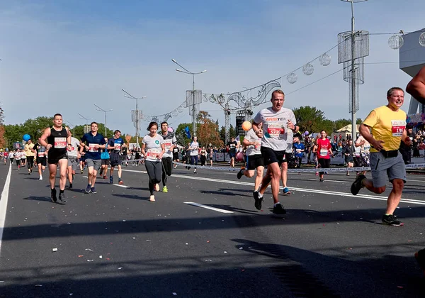 15 september 2019 Minsk Vitryssland Halvmaraton Minsk 2019 Springa i staden — Stockfoto