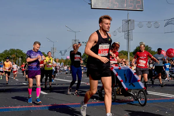 Septiembre 15, 2019 Minsk Bielorrusia Media Maratón Minsk 2019 Correr en la ciudad —  Fotos de Stock