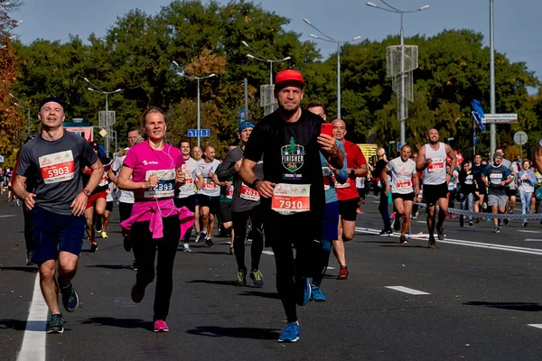 2019年9月15日ミンスクベラルーシハーフマラソンミンスク2019市内を走る — ストック写真