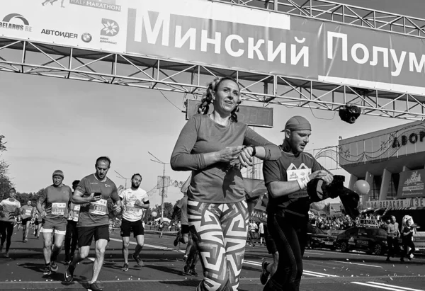 Puolimaraton Minsk 2019 Juoksu kaupungissa — kuvapankkivalokuva