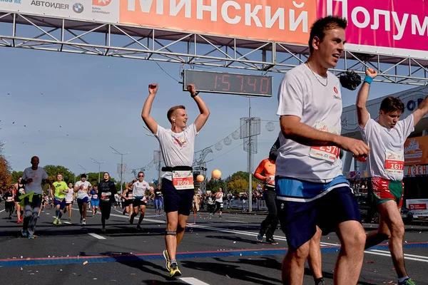 Media Maratón Minsk 2019 Correr en la ciudad —  Fotos de Stock