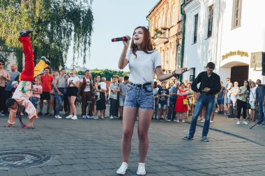 4 Ağustos 2018 Minsk Belarus Caddesi Şenlikleri