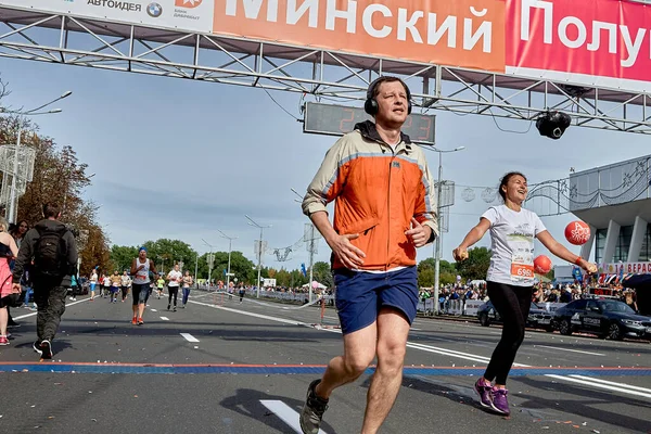 Media Maratón Minsk 2019 Correr en la ciudad —  Fotos de Stock