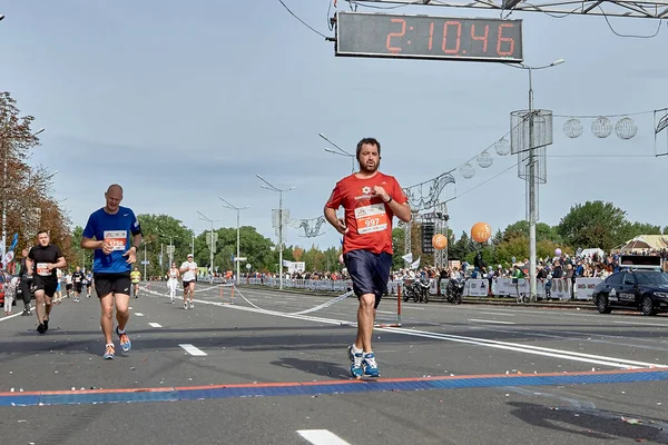 ミンスクベラルーシハーフマラソンミンスク2019市内を走る — ストック写真