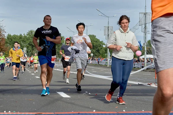 Media Maratón Minsk 2019 Correr en la ciudad — Foto de Stock