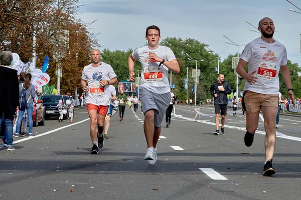 Demi-marathon Minsk 2019 Courir dans la ville — Photo