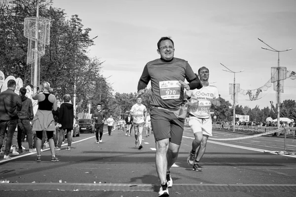 Media Maratón Minsk 2019 Correr en la ciudad — Foto de Stock