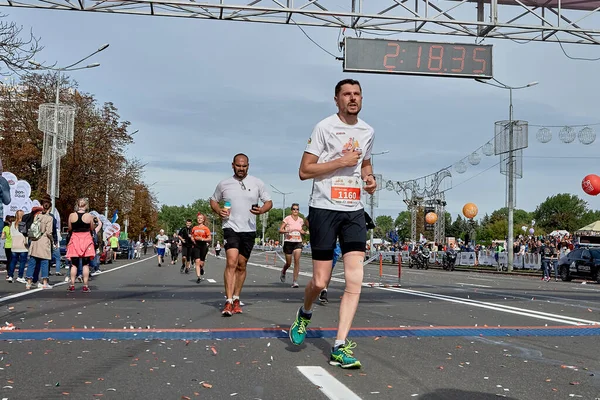 Demi-marathon Minsk 2019 Courir dans la ville — Photo