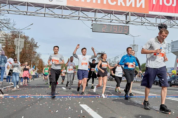 Septiembre 2019 Minsk Bielorrusia Participantes Felices Corriendo Una Maratón Una — Foto de Stock