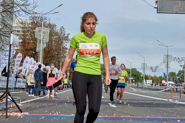 Septembre 2019 Minsk Biélorussie Gros Plan Une Femme Fatiguée Qui — Photo