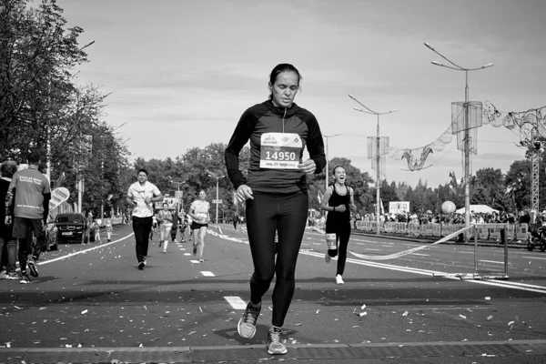 Setembro 2019 Minsk Belarus Preto Branco Corredor Cansado Com Uma — Fotografia de Stock