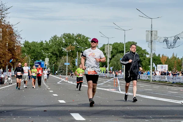 Eylül 2019 Minsk Belarus Bir Şehir Yolu Boyunca Katılımcıların Koştuğu — Stok fotoğraf