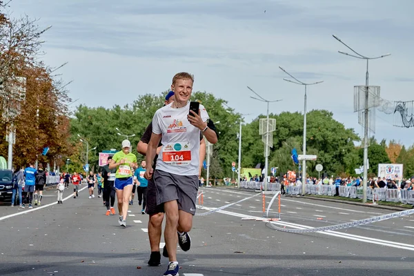 Setembro 2019 Minsk Belarus Uma Corrida Maratona Que Atleta Feliz — Fotografia de Stock