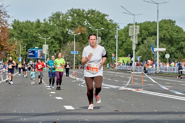 Septiembre 2019 Minsk Bielorrusia Una Mujer Corre Una Maratón Una —  Fotos de Stock