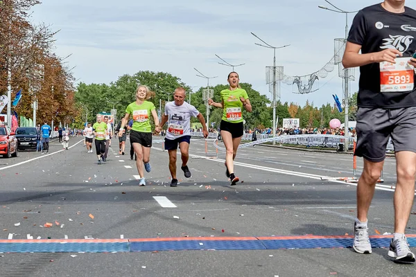 Вересня 2019 Мінська Білорусь Марафонська Гонка Якій Щасливі Учасники Біжать — стокове фото