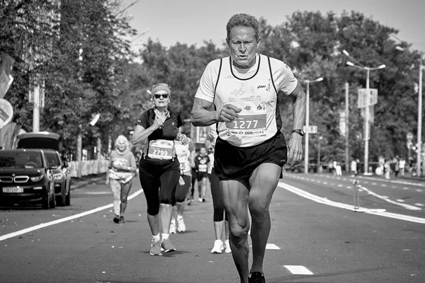 Wrzesień 2019 Mińsk Białoruś Close Tired Dojrzały Sportowiec Biegnie Maraton — Zdjęcie stockowe