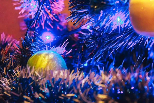 Vánoční Stromeček Vánoční Výzdobou Vnitřní Natáčení Zblízka — Stock fotografie