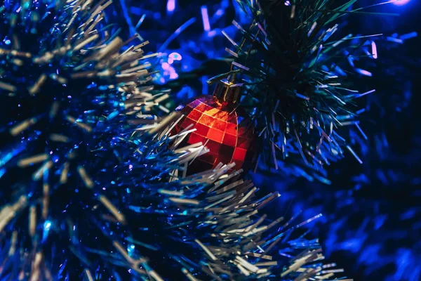 Рождественская Елка Рождественскими Украшениями Помещении Съемки Крупного Плана — стоковое фото
