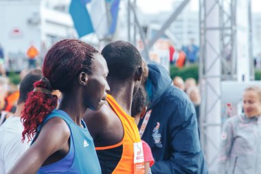 15 Eylül 2018 Minsk Belarus Yarı Maraton Minsk 2019 Maraton koşucuları başlangıç için bekliyor