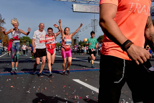 September 2018 Minsk Weißrussland Halbmarathon Minsk 2019 Fröhliche Athleten Laufen — Stockfoto